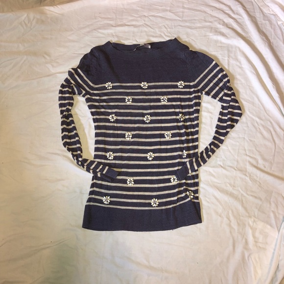 Sweaters - Picture 2 of 6